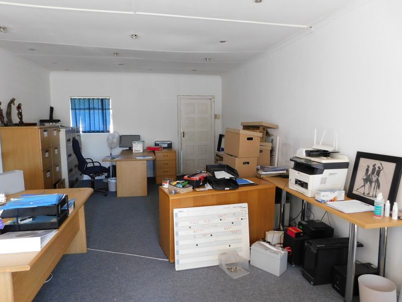 Small Neat Office Unit For Sale Or To Let. - Photo 9