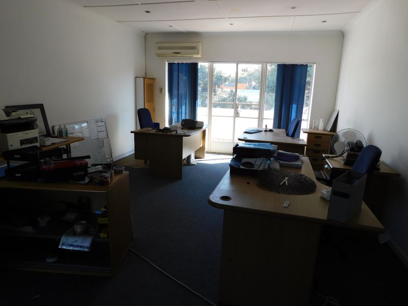 Small Neat Office Unit For Sale Or To Let. - Photo 8