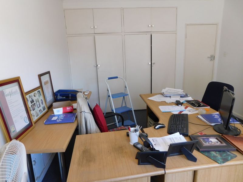 Small Neat Office Unit For Sale Or To Let. - Photo 6