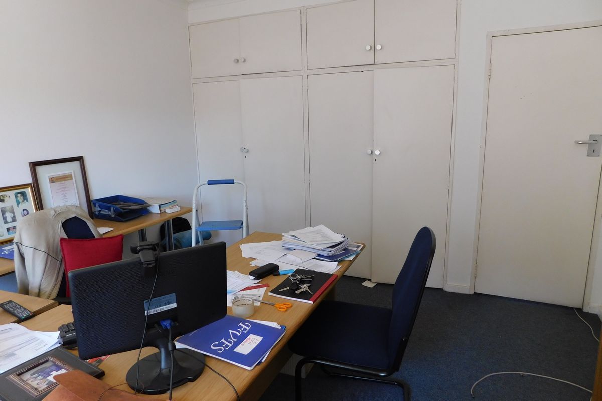 Small Neat Office Unit For Sale Or To Let. - Photo 5