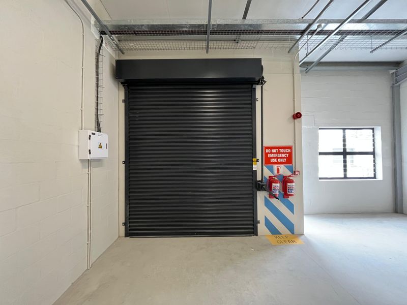 115 squares Commercial Warehouse Unit. Block E, Unit E05, The Exchange, Montague Gardens. - Photo 6