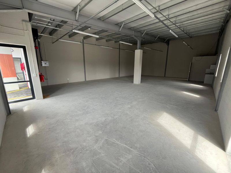 159 squares Light Industrial Unit, The Exchange, Montague Gardens. - Photo 5