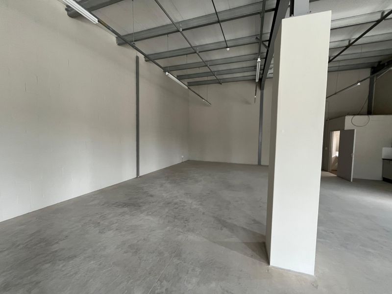 159 squares Light Industrial Unit, The Exchange, Montague Gardens. - Photo 8