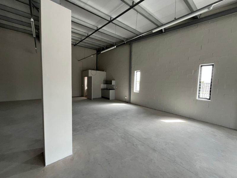 159 squares Light Industrial Unit, The Exchange, Montague Gardens. - Photo 7