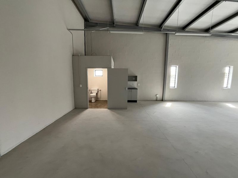 159 squares Light Industrial Unit, The Exchange, Montague Gardens. - Photo 10