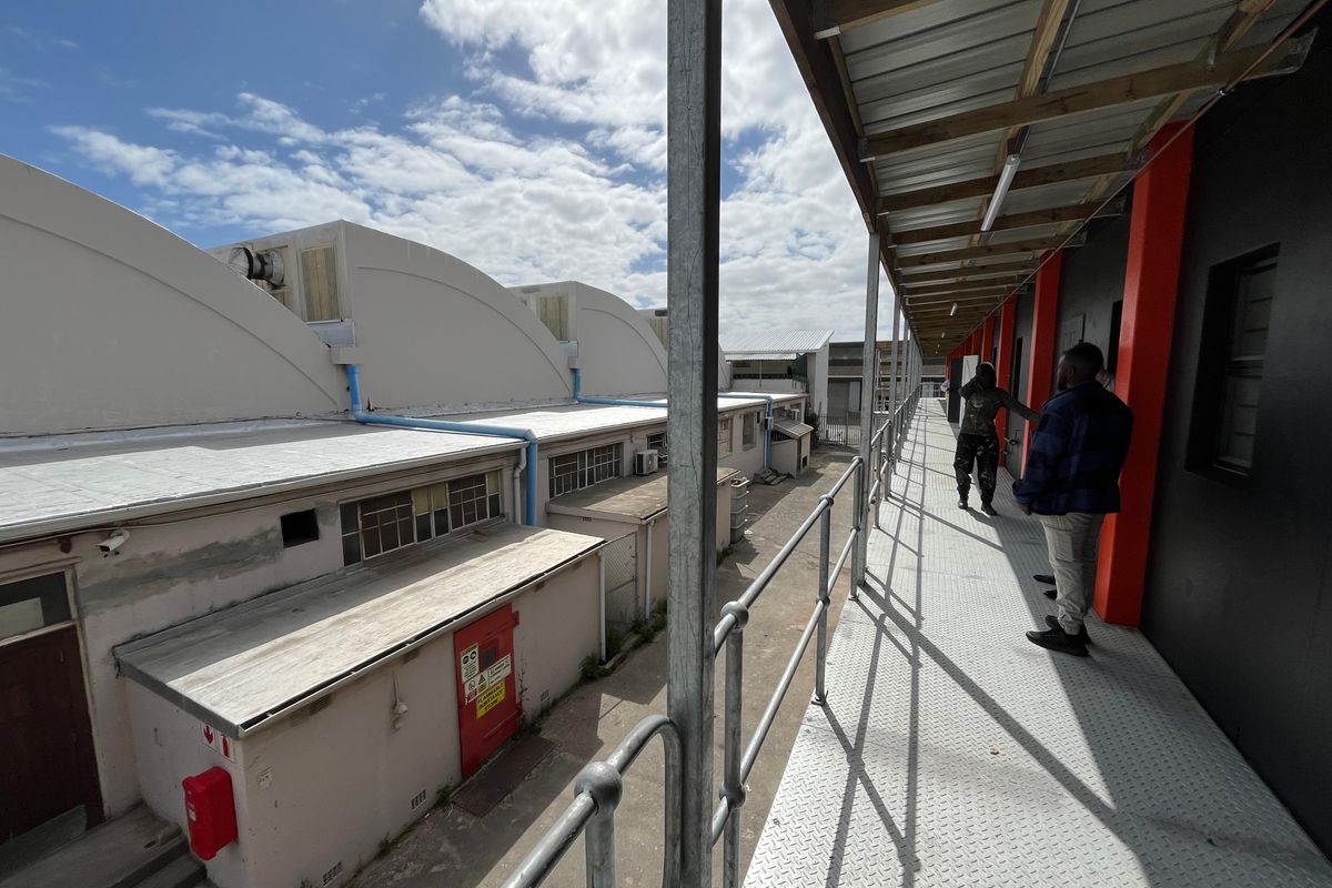 198 squares Industrial Warehouse & Office Unit, Ndabeni. - Photo 4