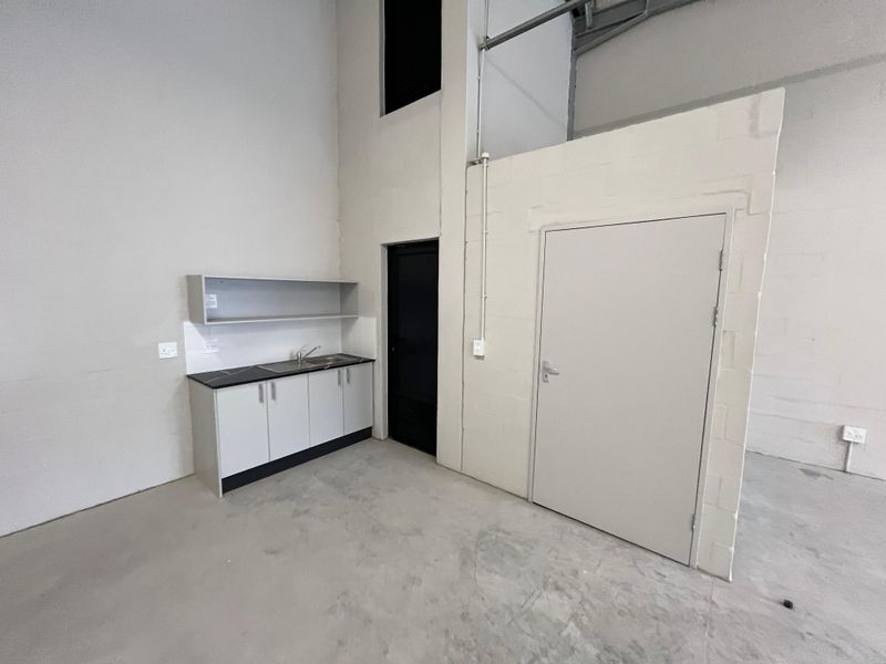 115 squares Commercial Warehouse. The Exchange, Montague Gardens - Photo 10