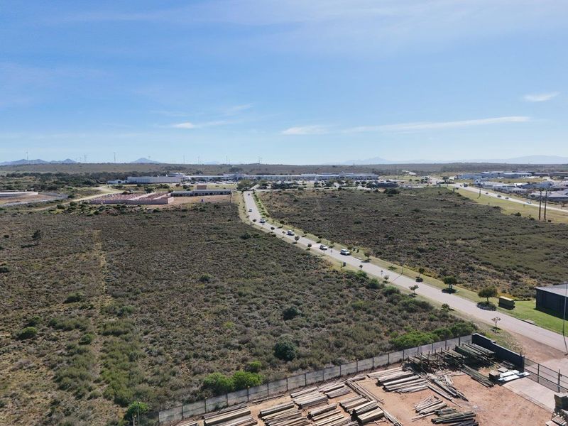 LOVELY LEVEL LARGE 3924 m2 COMMERCIAL STAND FOR SALE - Photo 4