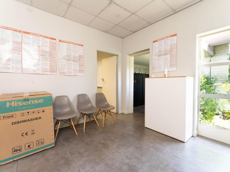 Immaculate Freestanding Workspace To Let / For Sale With Guaranteed Power Supply. - Photo 9