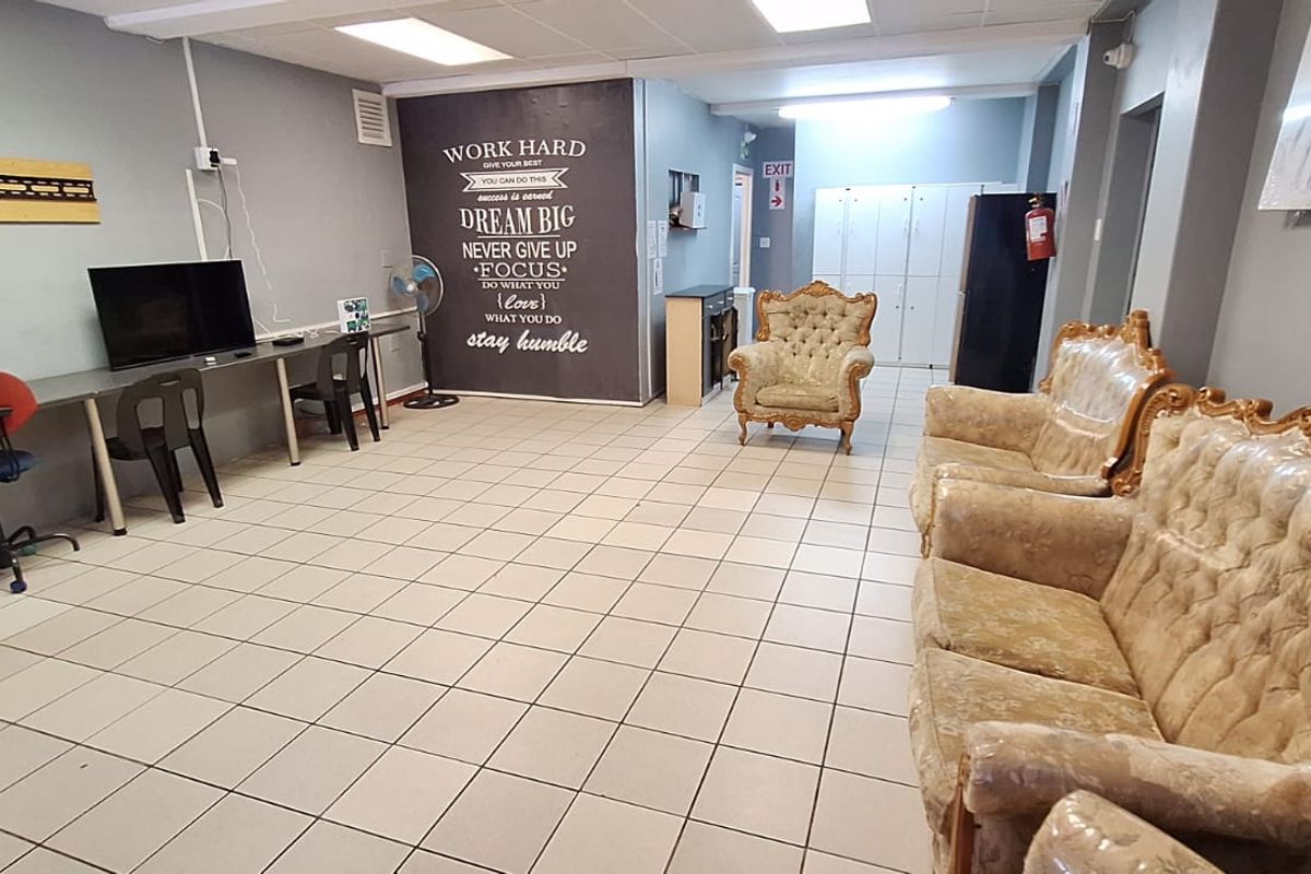 CALLING ALL INVESTORS: PRIME LOCATION STUDENT ACCOMMODATION - Photo 2