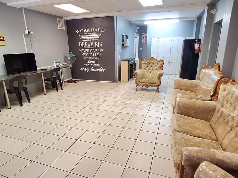 CALLING ALL INVESTORS: PRIME LOCATION STUDENT ACCOMMODATION - Photo 2