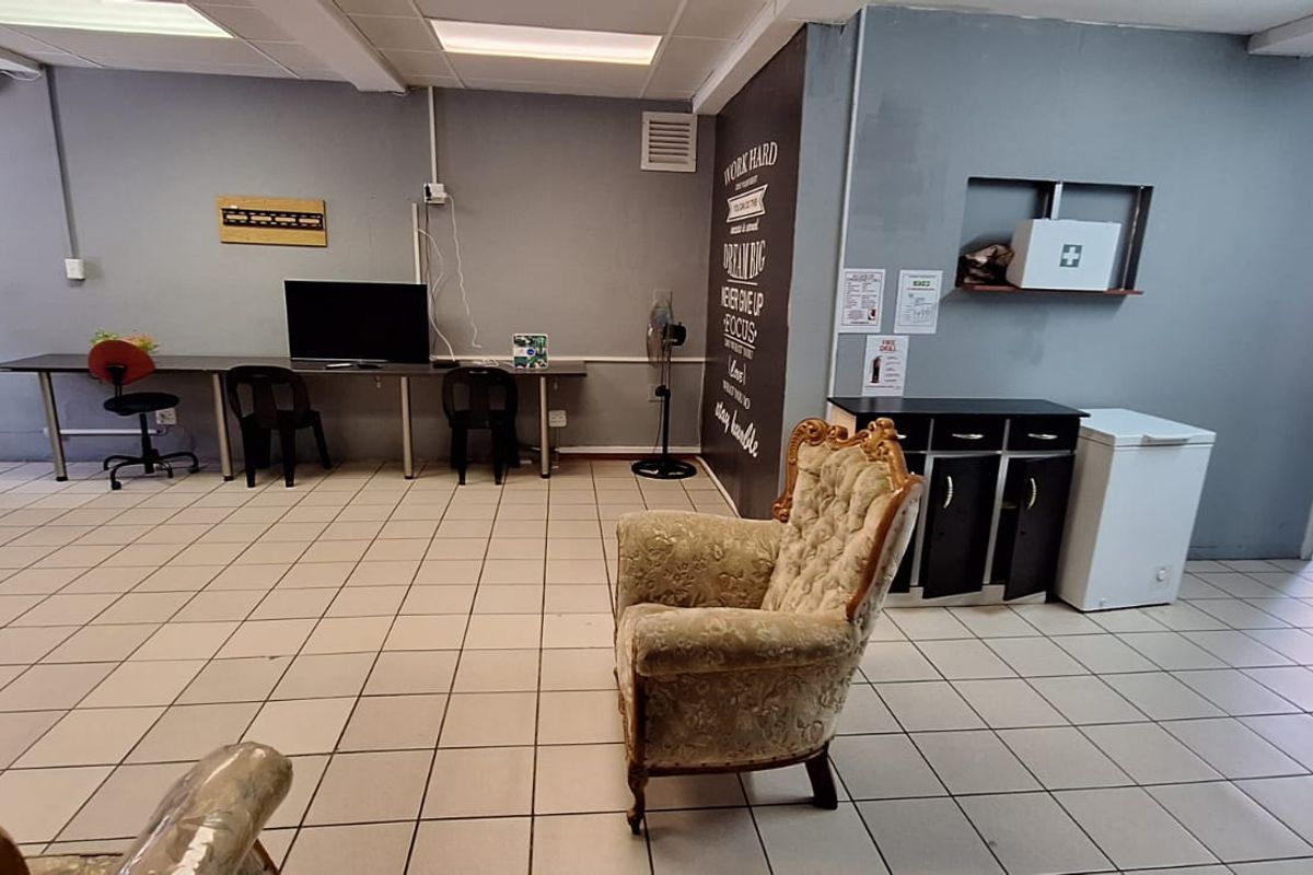 CALLING ALL INVESTORS: PRIME LOCATION STUDENT ACCOMMODATION - Photo 3