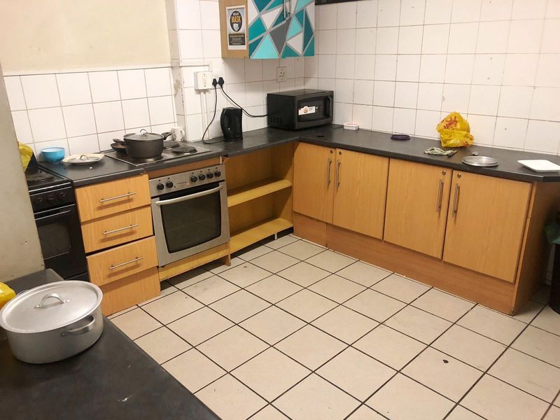 CALLING ALL INVESTORS: PRIME LOCATION STUDENT ACCOMMODATION - Photo 5