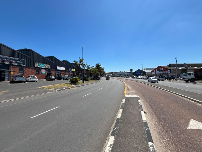 256 squares Versatile Warehouse Unit, Prime Montague Gardens Location, 9 Montague Drive. - Photo 4