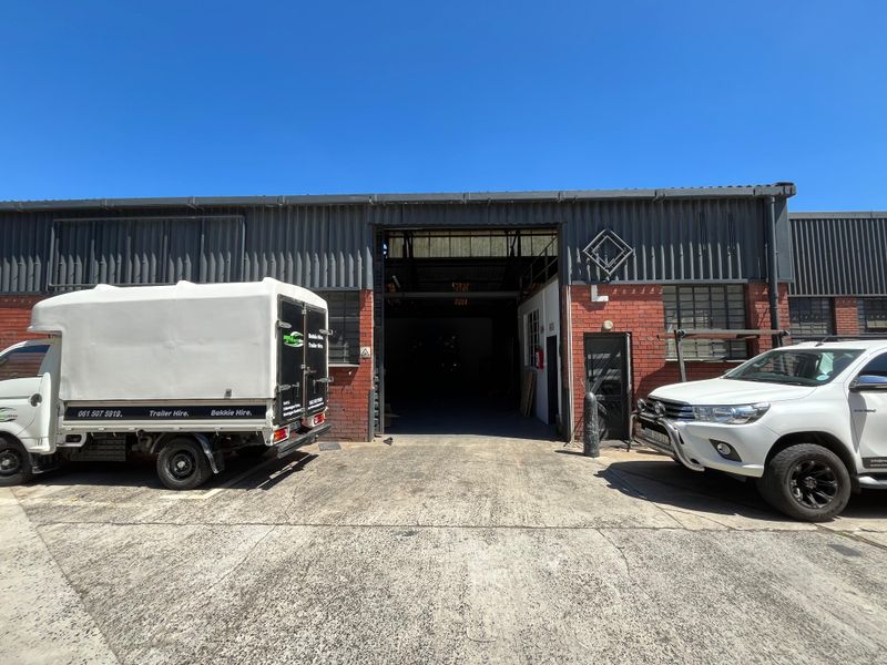 256 squares Versatile Warehouse Unit, Prime Montague Gardens Location, 9 Montague Drive. - Photo 2