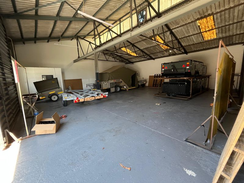 256 squares Versatile Warehouse Unit, Prime Montague Gardens Location, 9 Montague Drive. - Photo 10