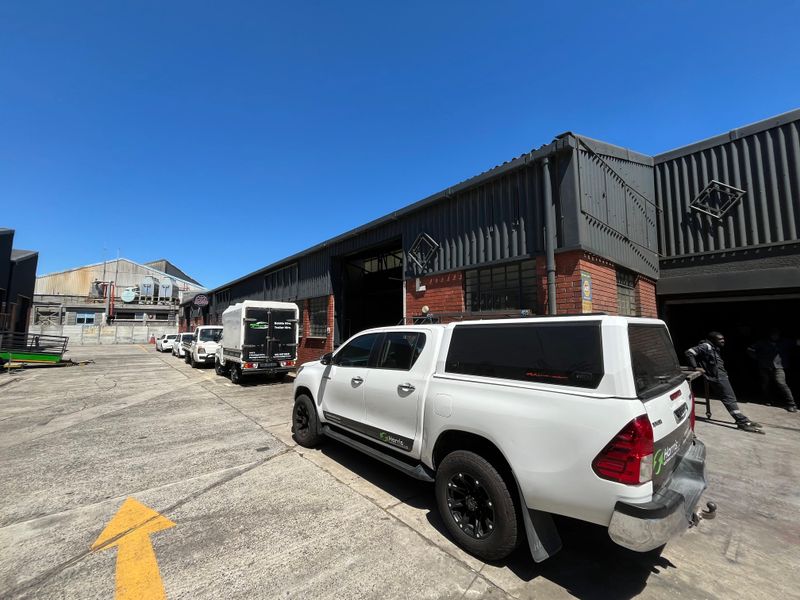 256 squares Versatile Warehouse Unit, Prime Montague Gardens Location, 9 Montague Drive. - Photo 3