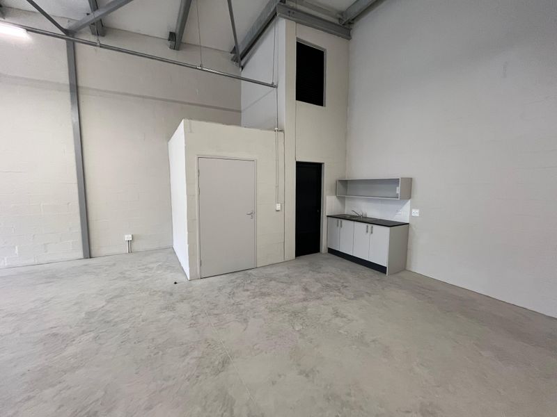 121 squares Modern Commercial Warehouse. Unit F06, The Exchange, Montague Gardens - Photo 10