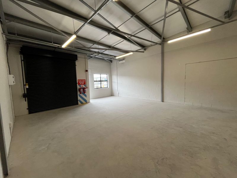 121 squares Modern Commercial Warehouse. Unit F06, The Exchange, Montague Gardens - Photo 8