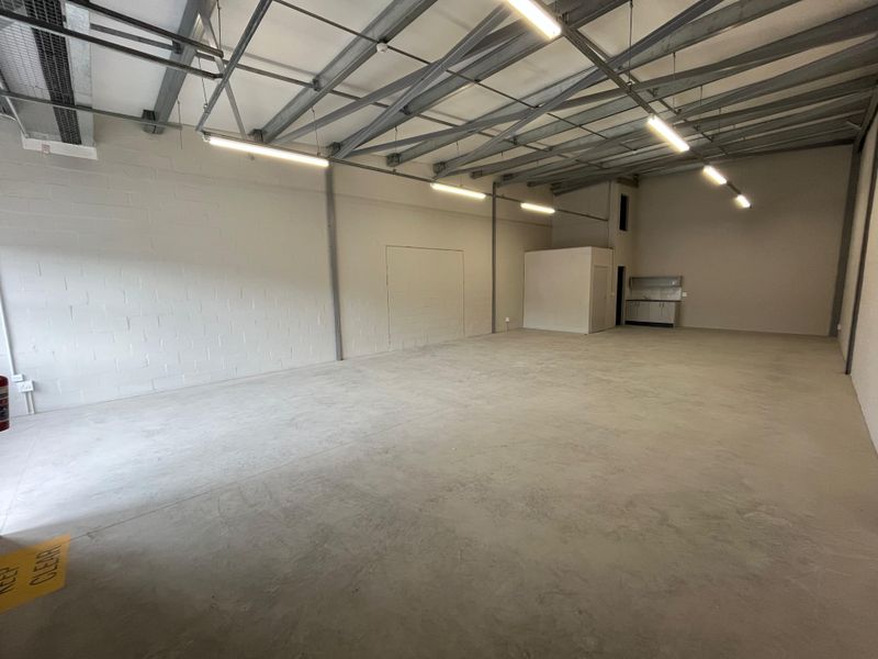 121 squares Modern Commercial Warehouse. Unit F06, The Exchange, Montague Gardens - Photo 7