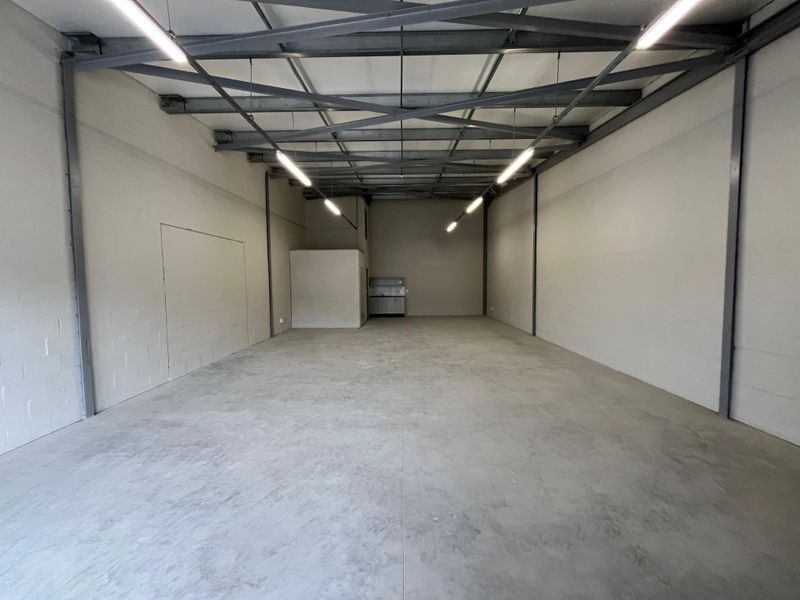 121 squares Modern Commercial Warehouse. Unit F06, The Exchange, Montague Gardens - Photo 6