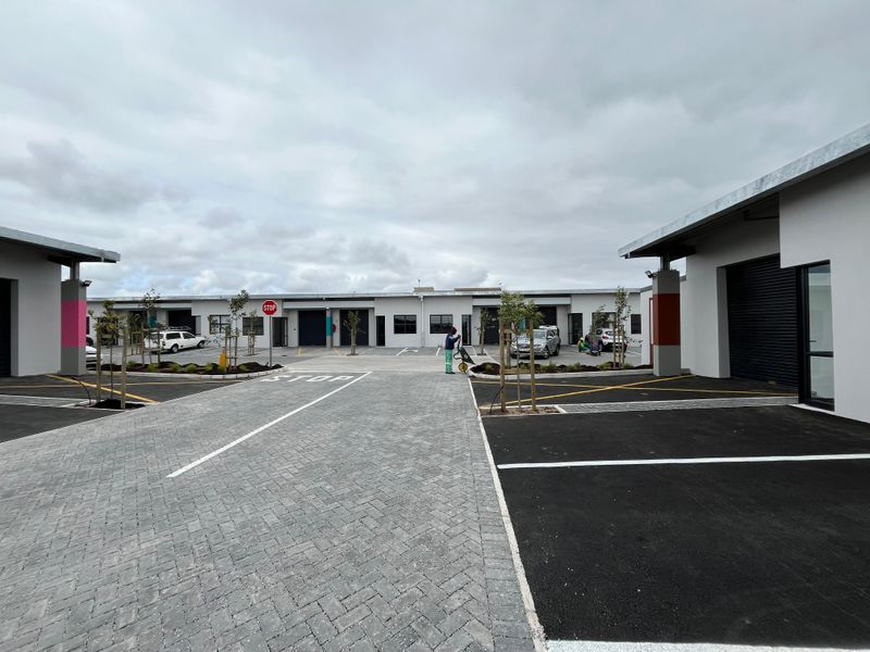 121 squares Modern Commercial Warehouse. Unit F06, The Exchange, Montague Gardens - Photo 2