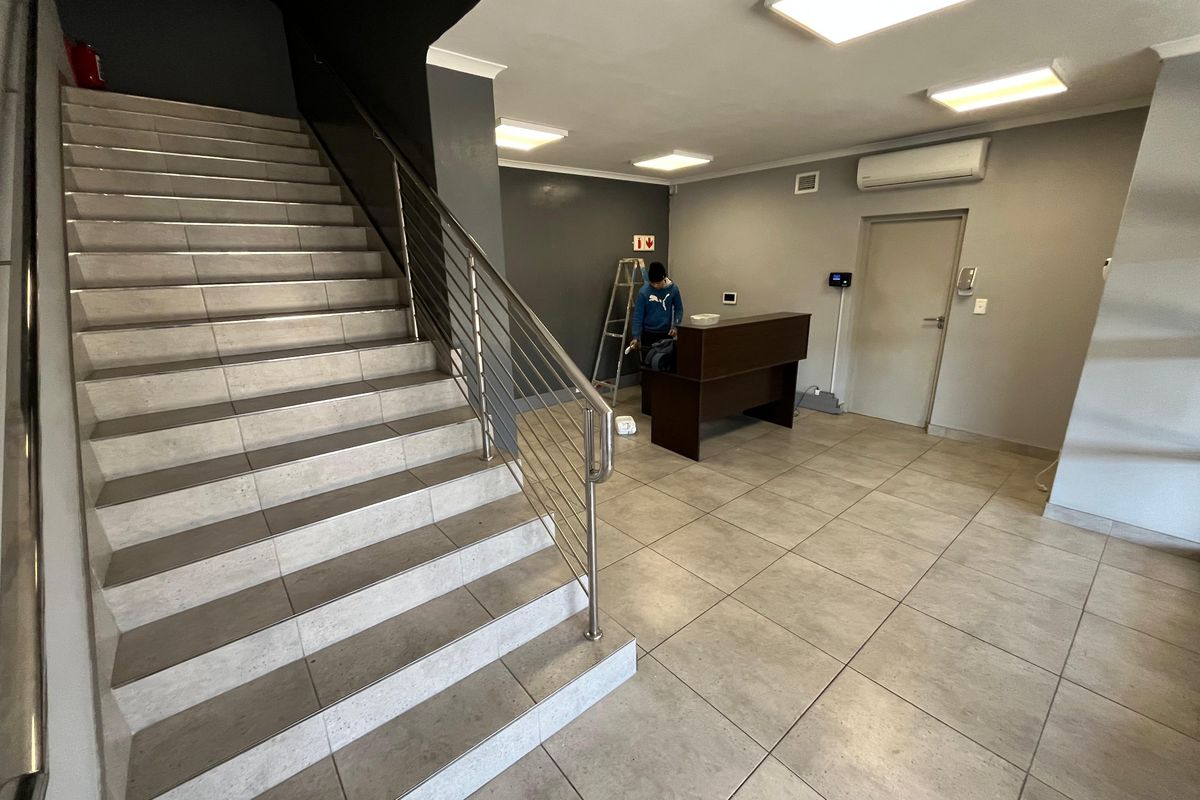 342 squares Warehouse with Contemporary Double-Volume Offices. Unit 8, Watershed Park, Stikland - Photo 4