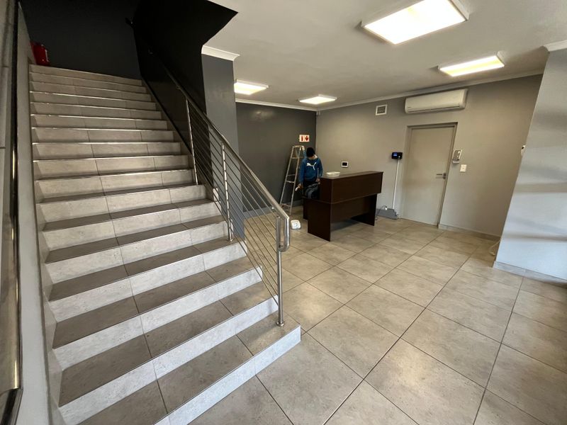 342 squares Warehouse with Contemporary Double-Volume Offices. Unit 8, Watershed Park, Stikland - Photo 4