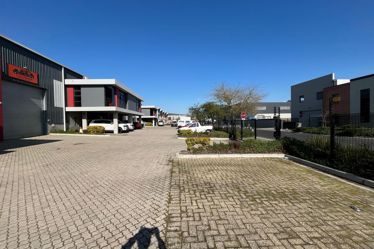 342 squares Warehouse with Contemporary Double-Volume Offices. Unit 8, Watershed Park, Stikland - Photo 2