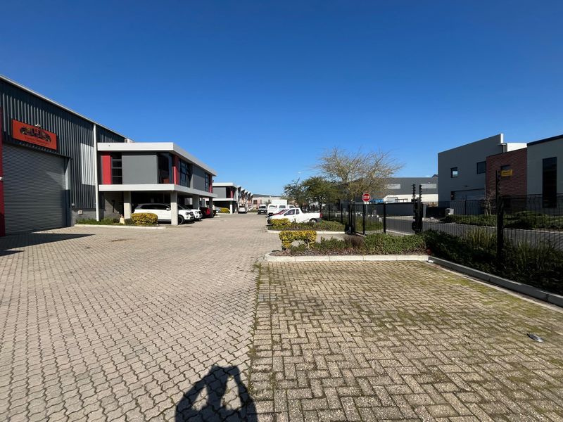 342 squares Warehouse with Contemporary Double-Volume Offices. Unit 8, Watershed Park, Stikland - Photo 2