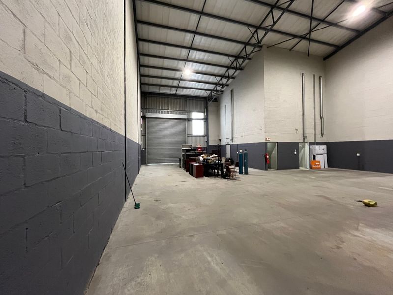 342 squares Warehouse with Contemporary Double-Volume Offices. Unit 8, Watershed Park, Stikland - Photo 10