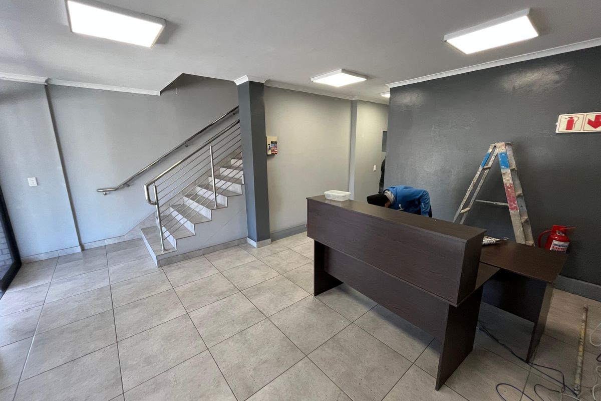 342 squares Warehouse with Contemporary Double-Volume Offices. Unit 8, Watershed Park, Stikland - Photo 5