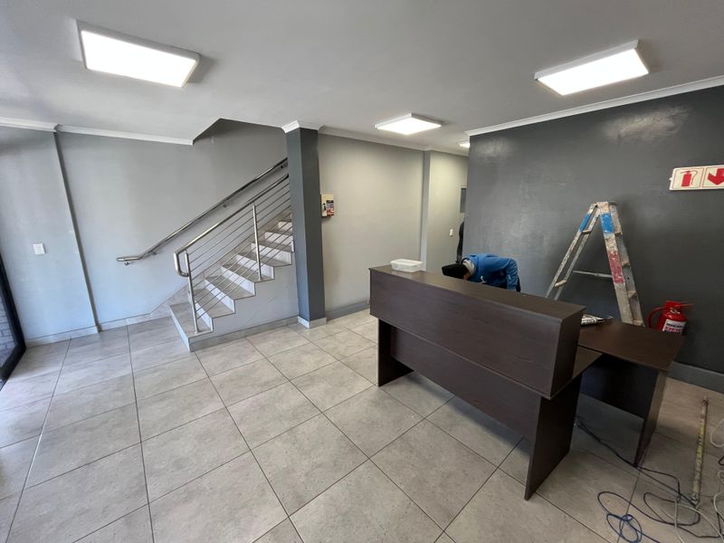 342 squares Warehouse with Contemporary Double-Volume Offices. Unit 8, Watershed Park, Stikland - Photo 5