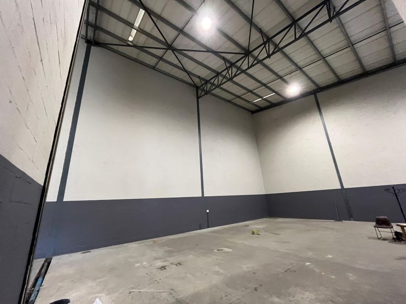 342 squares Warehouse with Contemporary Double-Volume Offices. Unit 8, Watershed Park, Stikland - Photo 7