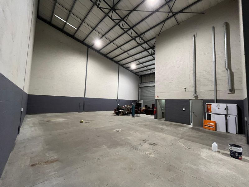 342 squares Warehouse with Contemporary Double-Volume Offices. Unit 8, Watershed Park, Stikland - Photo 8