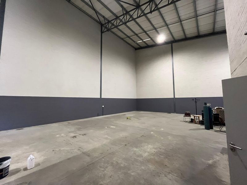 342 squares Warehouse with Contemporary Double-Volume Offices. Unit 8, Watershed Park, Stikland - Photo 6