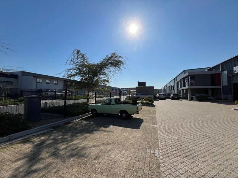 342 squares Warehouse with Contemporary Double-Volume Offices. Unit 8, Watershed Park, Stikland - Photo 3