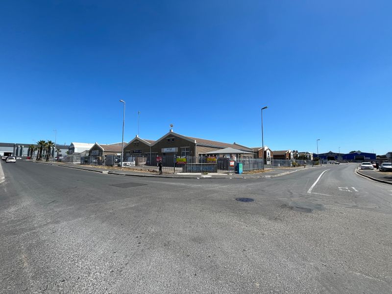 High-Exposure 1Corner Unit. Showroom, Retail or Storage. 16 Stella Road, Montague Gardens - Photo 3