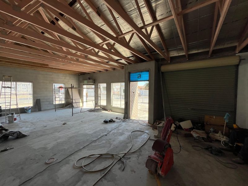 High-Exposure 1Corner Unit. Showroom, Retail or Storage. 16 Stella Road, Montague Gardens - Photo 8