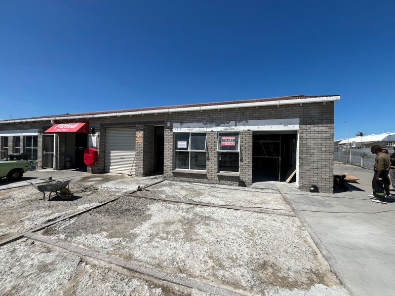 High-Exposure 1Corner Unit. Showroom, Retail or Storage. 16 Stella Road, Montague Gardens - Photo 6