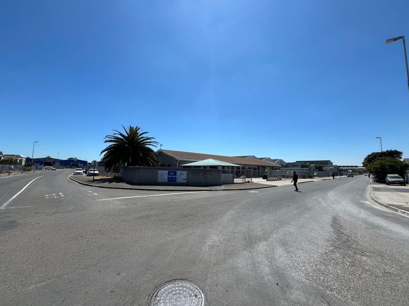 High-Exposure 1Corner Unit. Showroom, Retail or Storage. 16 Stella Road, Montague Gardens - Photo 2