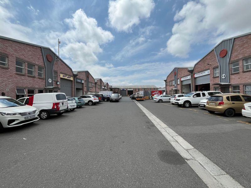 Prime 365 squares Industrial Warehouse. High-Functionality & Exceptional Location. Montague Gardens - Photo 3