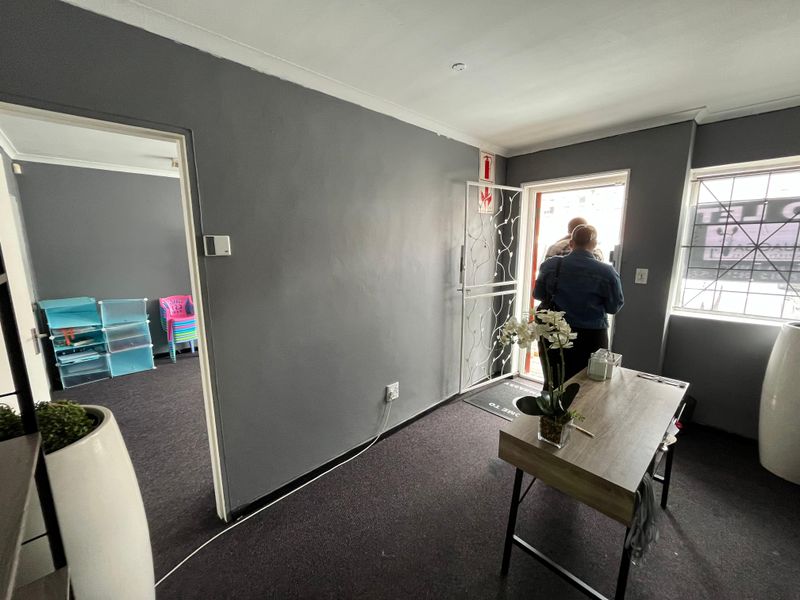 Prime 365 squares Industrial Warehouse. High-Functionality & Exceptional Location. Montague Gardens - Photo 6