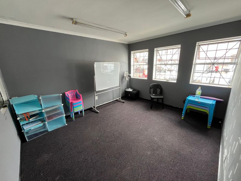 Prime 365 squares Industrial Warehouse. High-Functionality & Exceptional Location. Montague Gardens - Photo 7