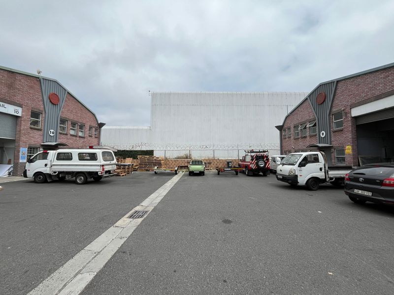 Prime 365 squares Industrial Warehouse. High-Functionality & Exceptional Location. Montague Gardens - Photo 4