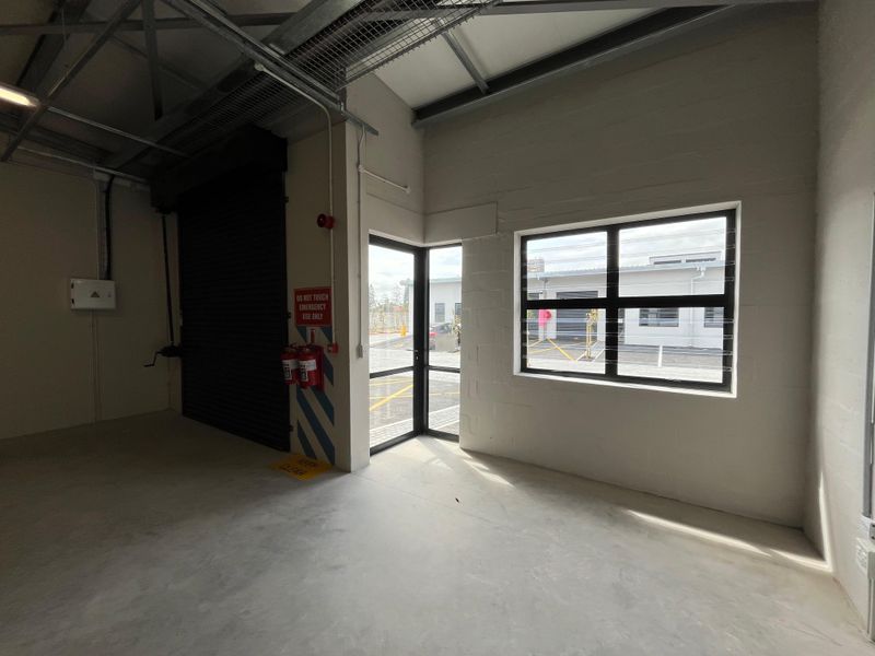 Modern 121 squares Industrial Unit. Brand-New Development, Montague Gardens. - Photo 5