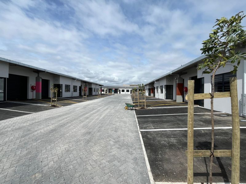 Modern 121 squares Industrial Unit. Brand-New Development, Montague Gardens. - Photo 3