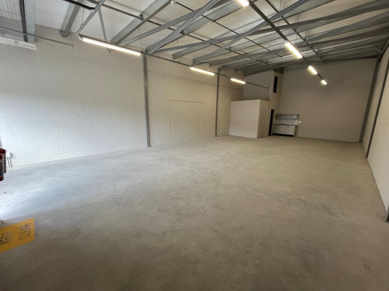 Modern 121 squares Industrial Unit. Brand-New Development, Montague Gardens. - Photo 7