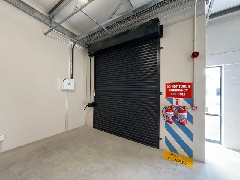 Modern 121 squares Industrial Unit. Brand-New Development, Montague Gardens. - Photo 6