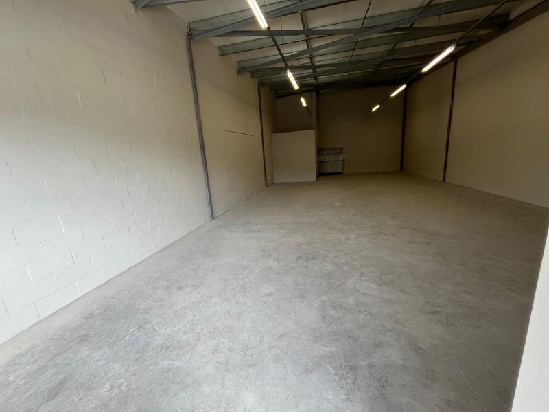Modern 121 squares Industrial Unit. Brand-New Development, Montague Gardens. - Photo 4